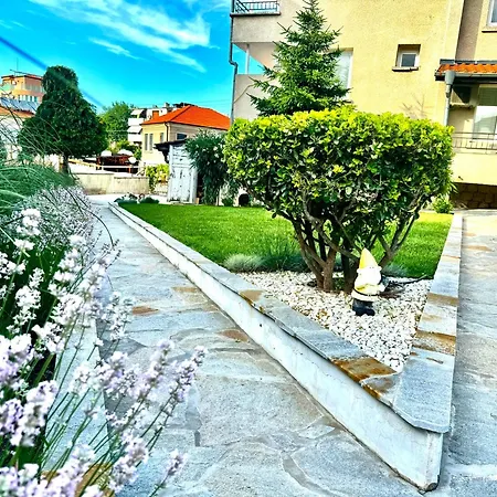 Guestrooms Stoyanovi 3* צ'רנומורץ