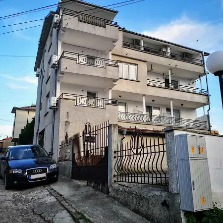 בית הארחה Guestrooms Stoyanovi 3*