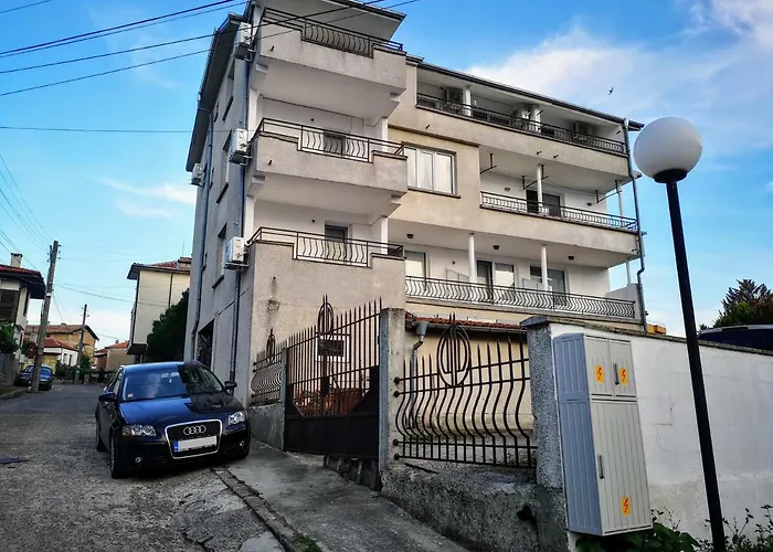 Casa de hóspedes Guestrooms Stoyanovi 3*