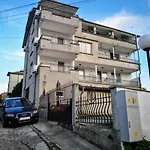 بيت ضيافة Guestrooms Stoyanovi 3*